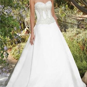 Elegant White Strapless Wedding Dress